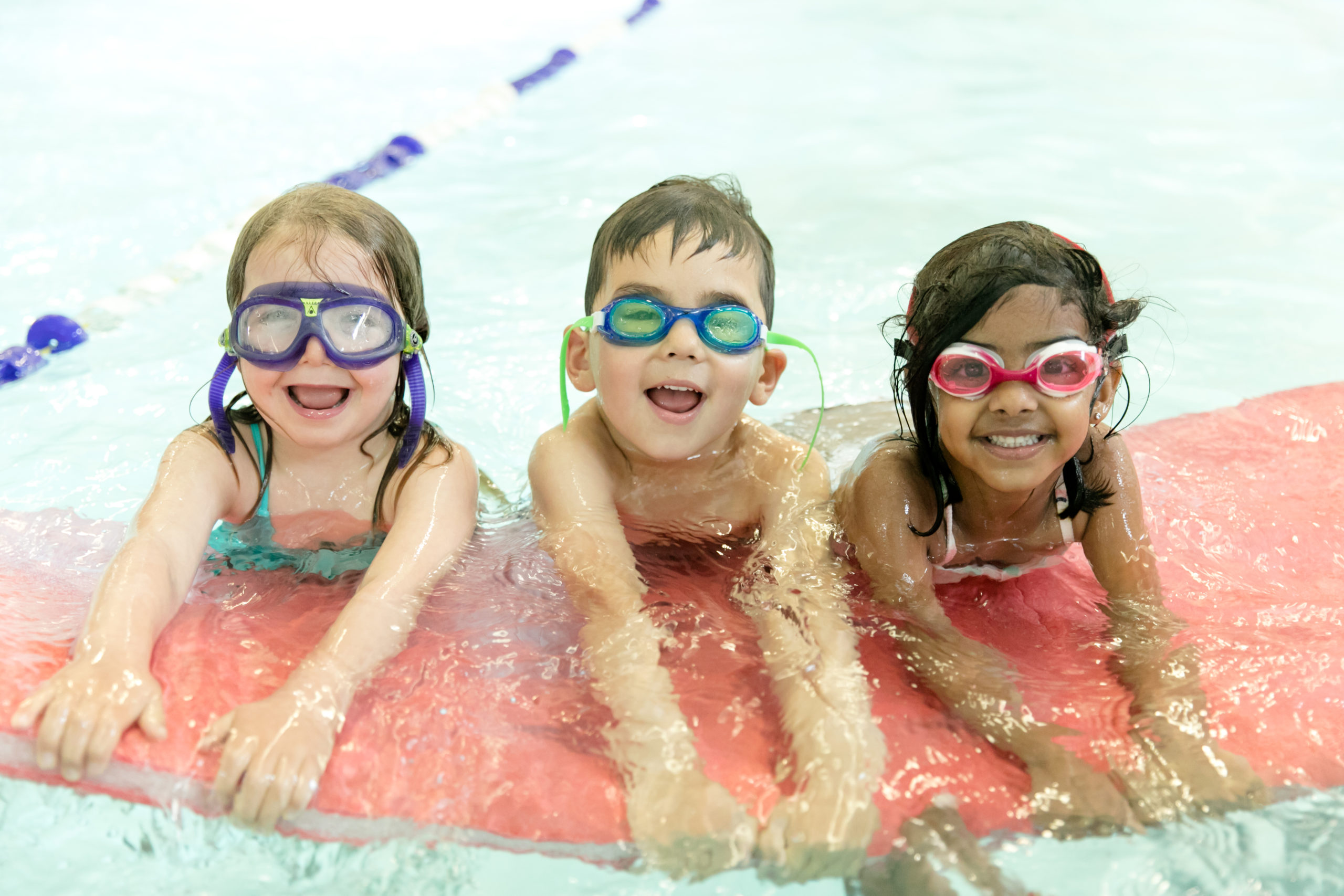 kids in swimming class