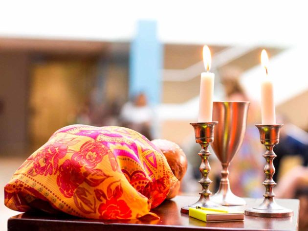 Table setting for Shabbat