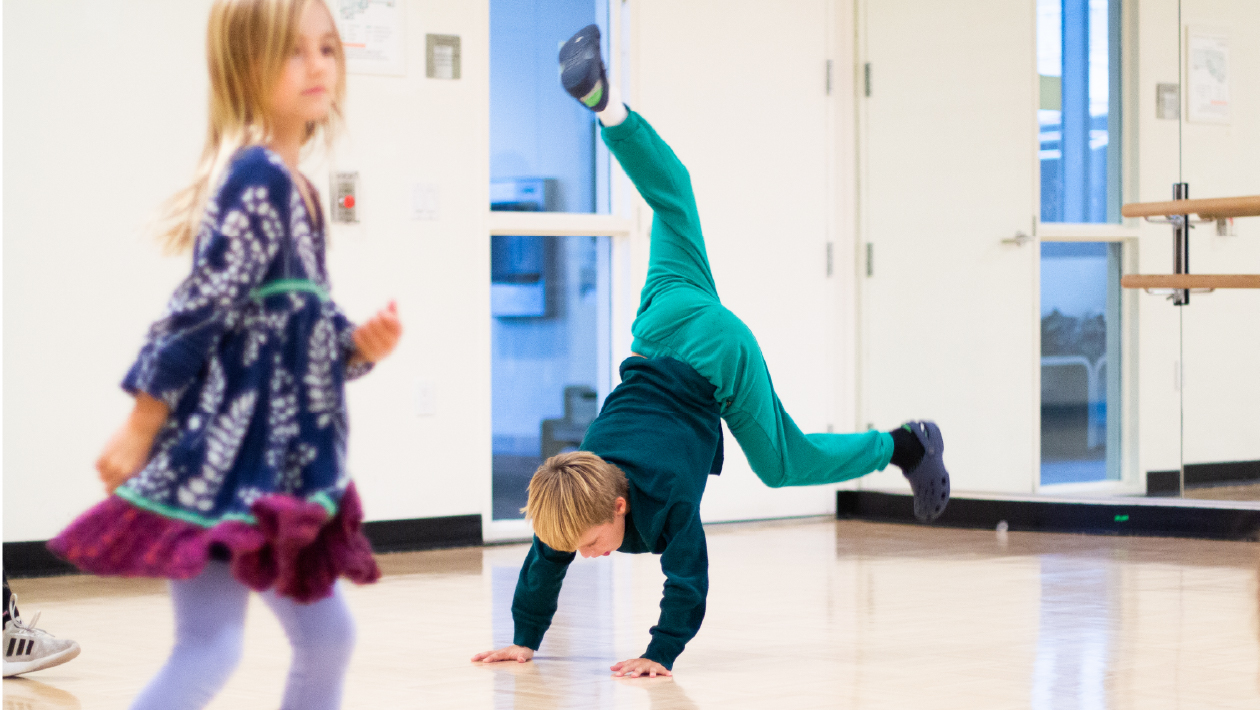 Kids dancing hip hop in the studio.